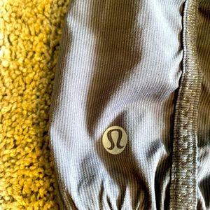 Lululemon gray carry pants size 2, tags removed very good condition